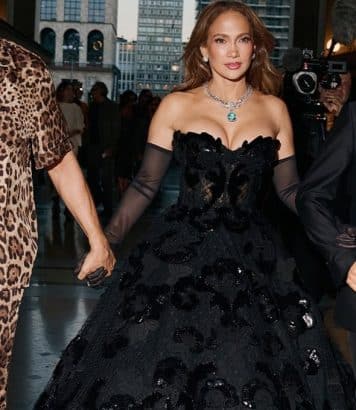 ParisSelectBook - Dolce & Gabbana habille Jennifer Lopez et ses invités à Milan