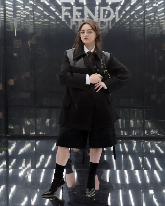 Fendi réunit Monica Bellucci et Maisie Williams au même défilé