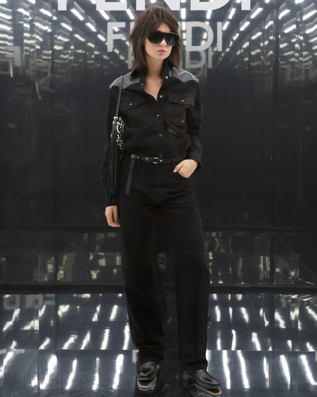 Fendi réunit Monica Bellucci et Maisie Williams au même défilé