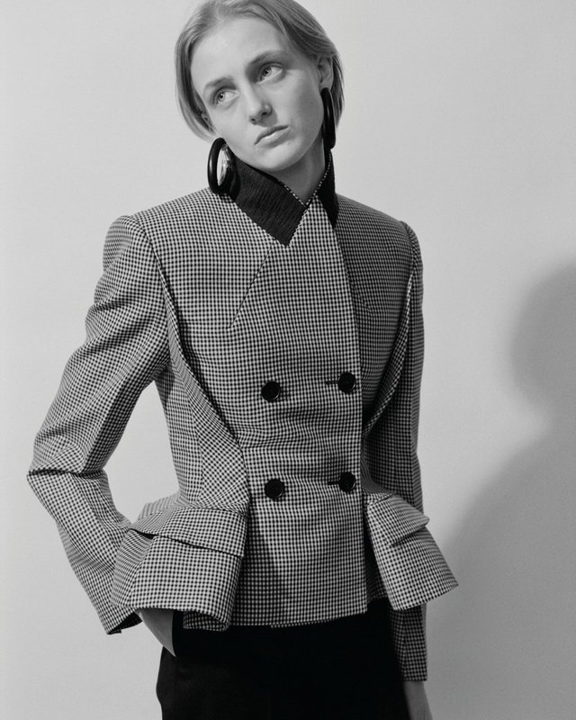 Givenchy Hiver 2026 par Sarah Burton rigueur et structure
