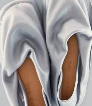 Issey Miyake et Camper drapent le pied dans une seule pièce de cuir