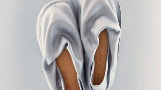 Issey Miyake et Camper drapent le pied dans une seule pièce de cuir