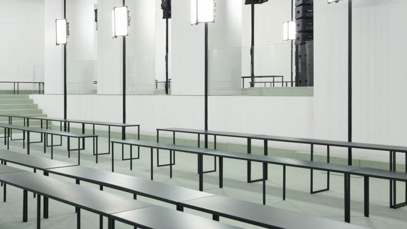 ParisSelectBook - Jil Sander défile sur la Piazza Castello et ouvre le show à tous