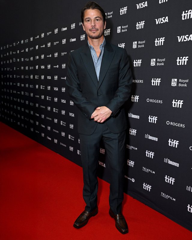 Josh Hartnett porte Berluti à Toronto et change la mise