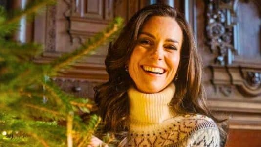 Kate Middleton mise sur une robe Burberry prune à 1 950 € pour confirmer la couleur phare de cet automne