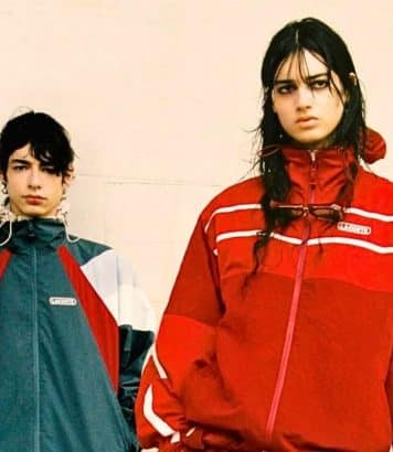 Lacoste ressort ses pièces cultes dans une collection FW26 à porter maintenant