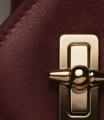 ParisSelectBook - Le clou qui ferme le sac Clash de Cartier est une pièce joaillière
