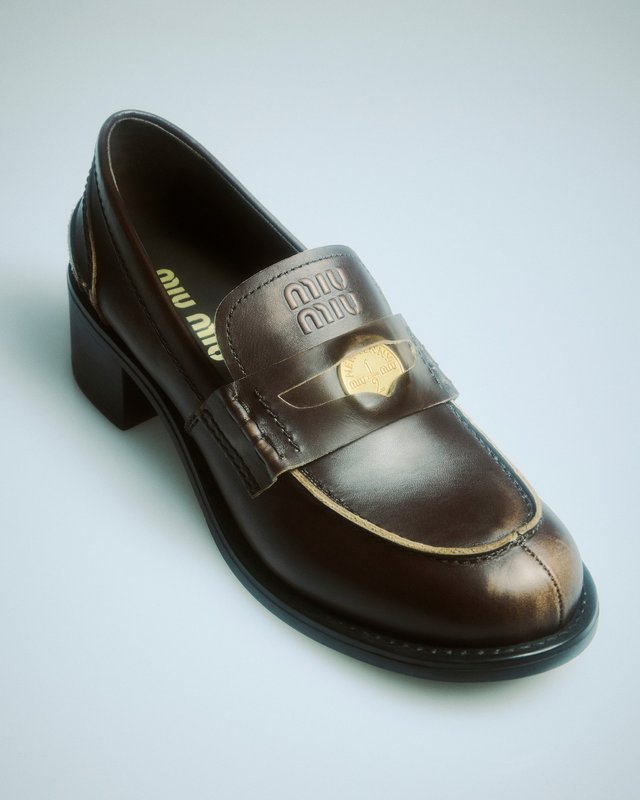 Le penny loafer Miu Miu revisite le classicisme en mat ou verni