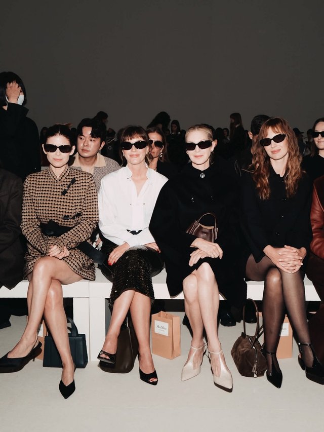 Leighton Meester et Paz Vega au défilé Max Mara à Milan