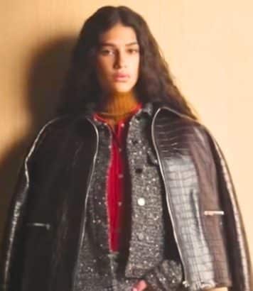 Longchamp décline l'effet croco sur une veste et le sac Le Smart