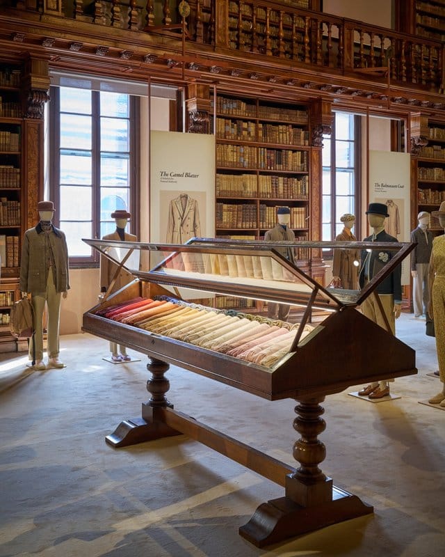 Loro Piana expose ses patrons de coupe à la Braidense pour SS27