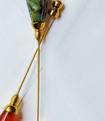 ParisSelectBook - Loro Piana ose les bijoux fantaisie aux pierres sombres cet hiver