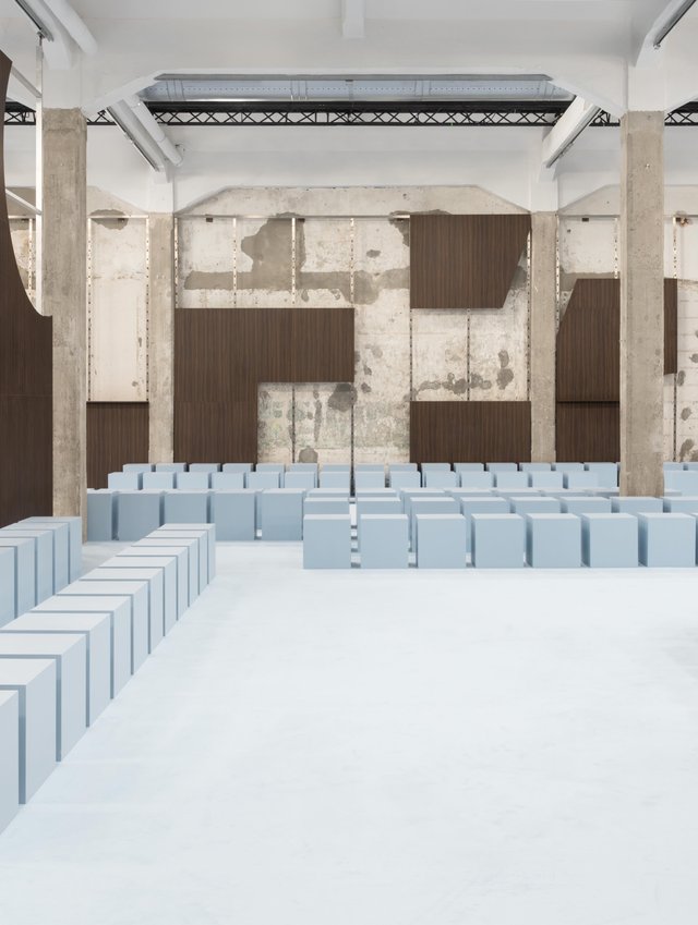Marni recycle son ancien décor pour bâtir le suivant