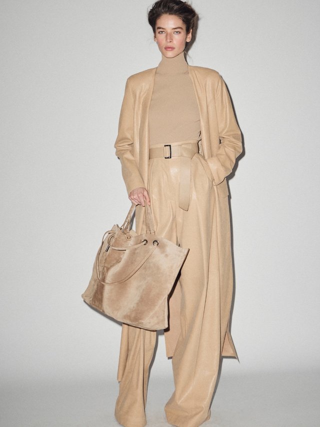 Max Mara SS27 habille l'élégance sans renoncer au désir