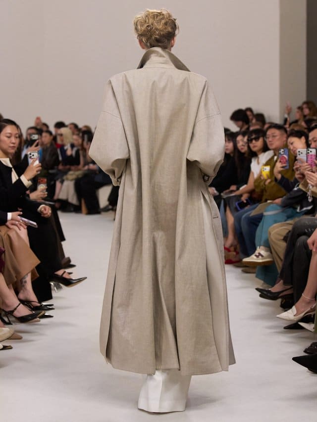 Max Mara mise sur le voyage et la tailleur italienne pour le printemps-été 2027