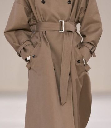 ParisSelectBook - Max Mara mise sur les formes fluides pour l'été 2027
