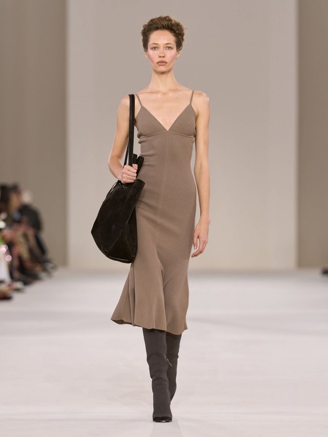 Max Mara mise sur les formes fluides pour l'été 2027