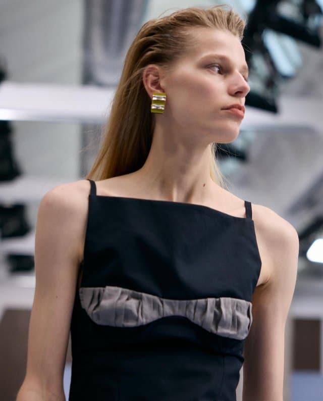Meryll Rogge réinvente la féminité chez Marni pour le SS27