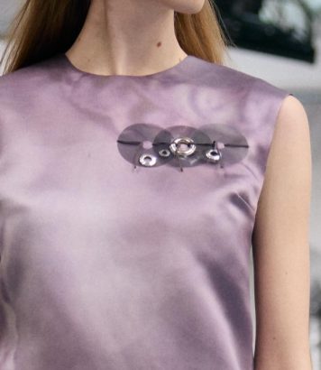 ParisSelectBook - Meryll Rogge retourne les vêtements Marni pour le printemps 2027