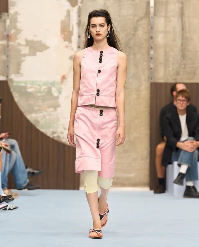 Meryll Rogge retourne les vêtements Marni pour le printemps 2027