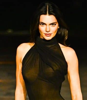 Miguel Castro Freitas signe un corset sur mesure Mugler pour Kendall Jenner