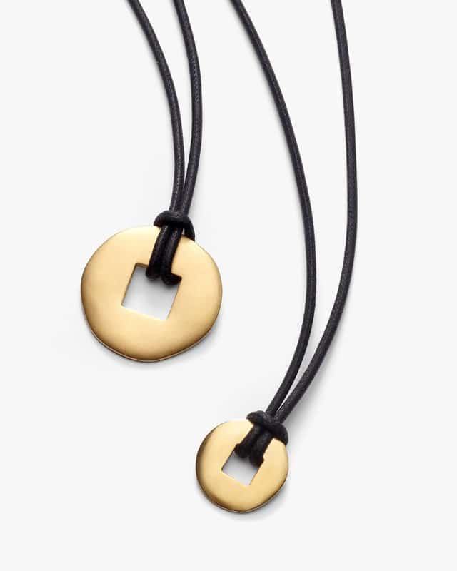 Pomellato ressort un porte-bonheur de 1997 en 33 versions de pierres