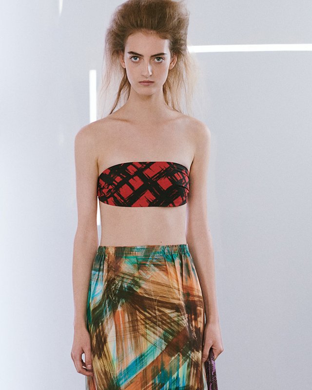 Prada fait de la jupe le coeur de sa collection femme 2027
