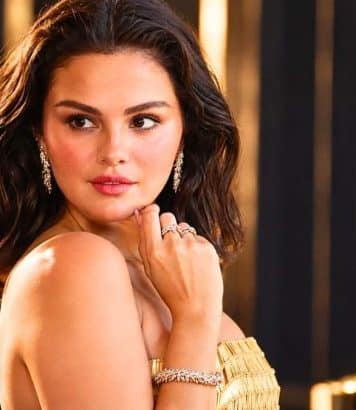 Selena Gomez porte trois lignes Tiffany & Co. aux Emmy Awards