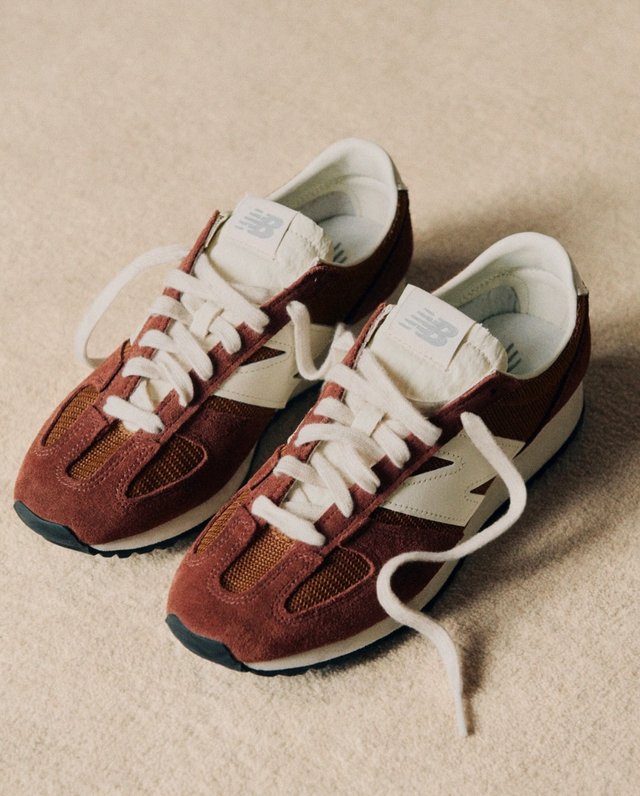 Sézane invite trois modèles New Balance dans son concept store