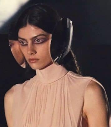 Shaun Leane ressort une coiffe miroir pour Alexander McQueen