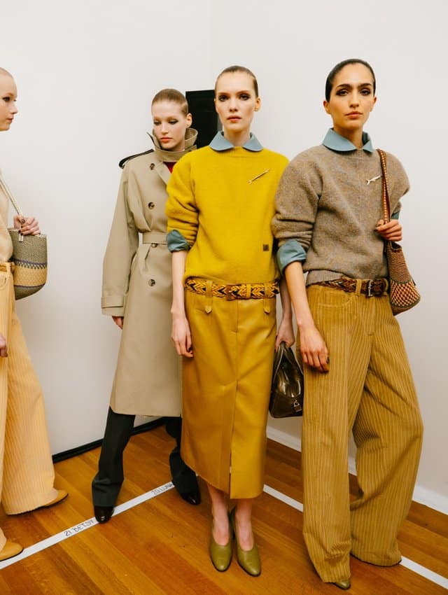 Tory Burch mise sur la laine brossée et le velours pour FW26