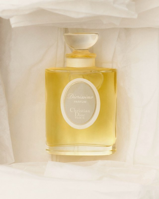 Treize parfums des archives de Christian Dior dans un flacon de 1948