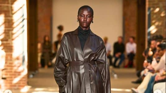 Veronica Leoni dessine un Calvin Klein tout en retenue pour le printemps 2027