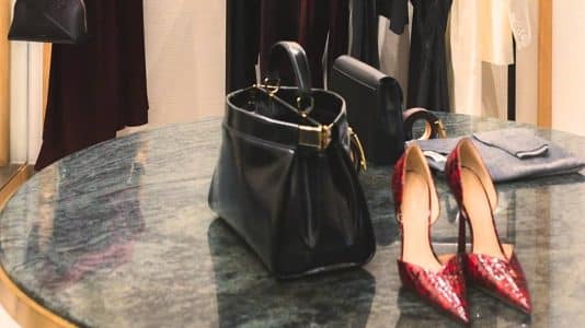 Victoria Beckham s'installe à la boutique du Bristol Paris