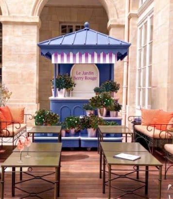 L'installation Le Jardin Berry Rouge sur la terrasse de Mimosa