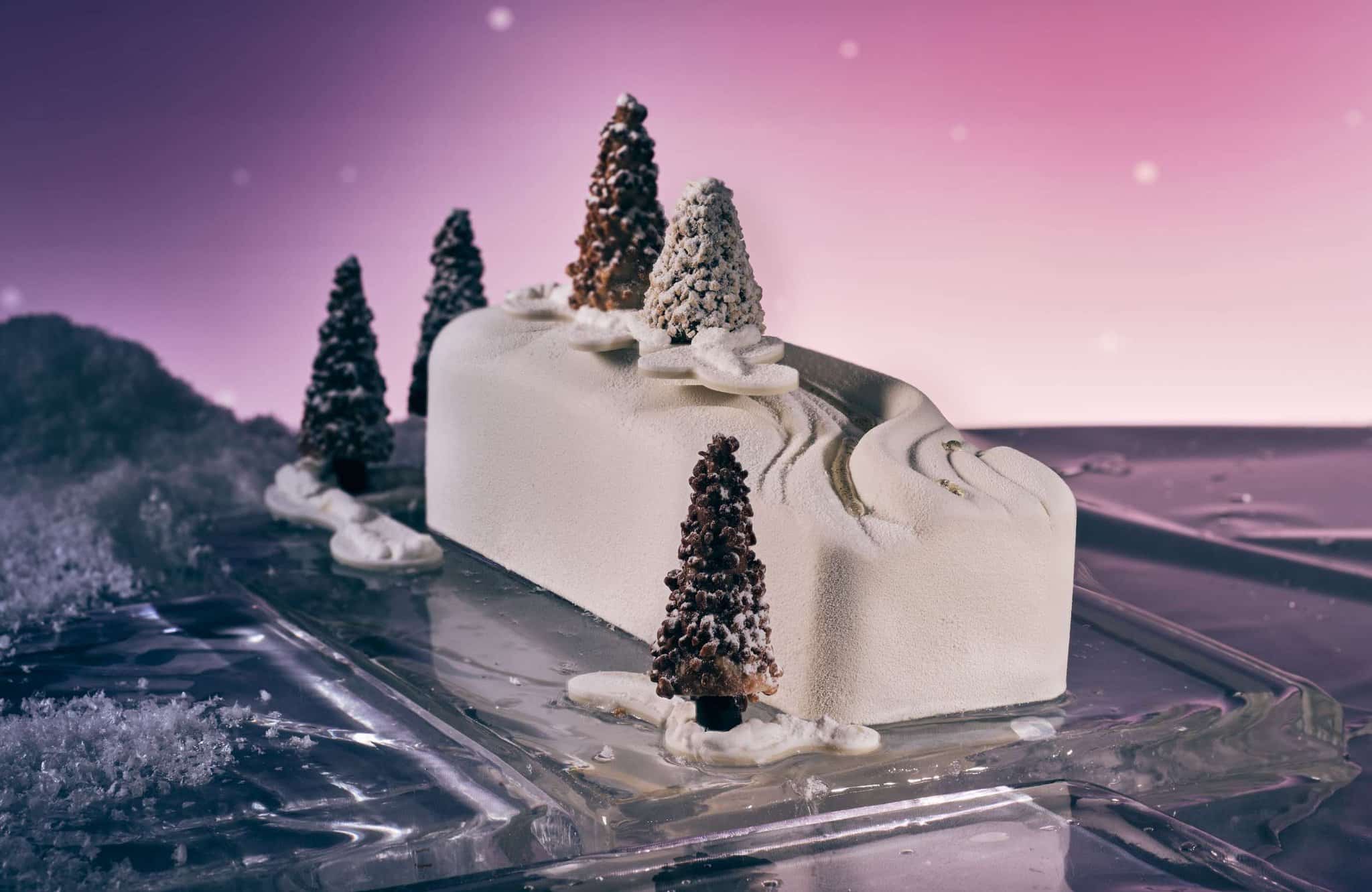 Lenôtre dévoile sa collection de Noël Sous la Voie Lactée avec une bûche signature à 190 euros