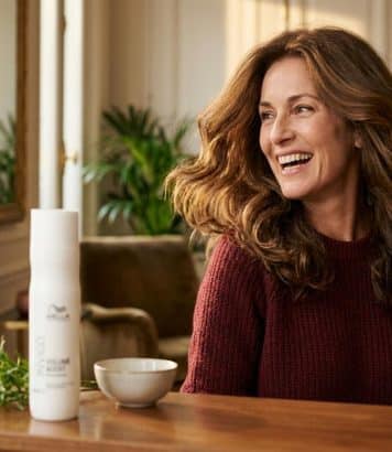ParisSelectBook - Le shampoing Wella à 20€ qui redonne volume et brillance aux coiffures après 50 ans dès le premier lavage