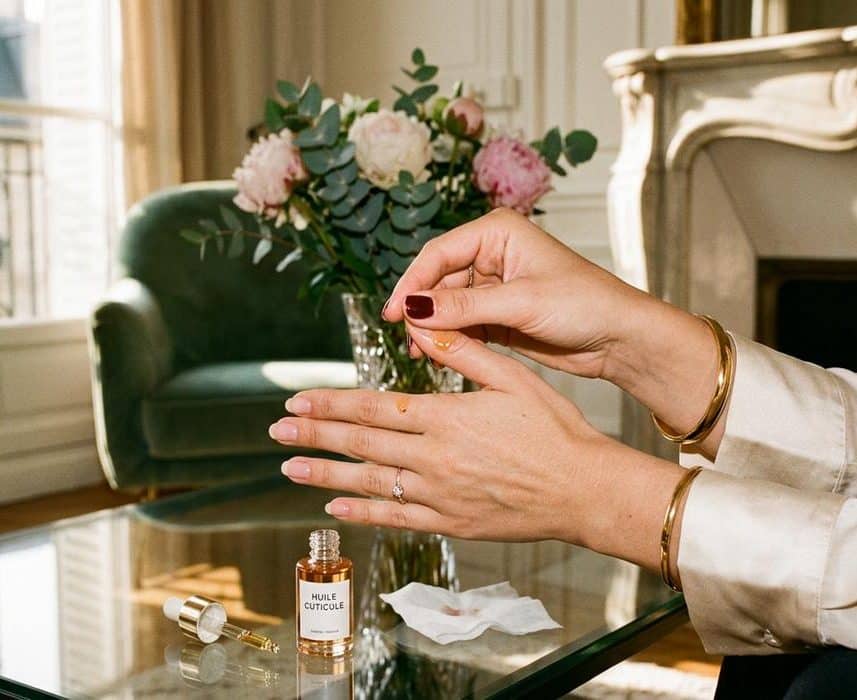 ParisSelectBook - Les ongles ont-ils vraiment besoin de pauses entre deux manucures ?