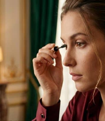 ParisSelectBook - Quel mascara choisir pour des cils courts ou clairsemés : brosse, texture et effet décryptés