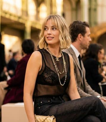 ParisSelectBook - Margot Robbie abandonne ses longueurs pour une nouvelle coupe de cheveux très parisienne au défilé Chanel