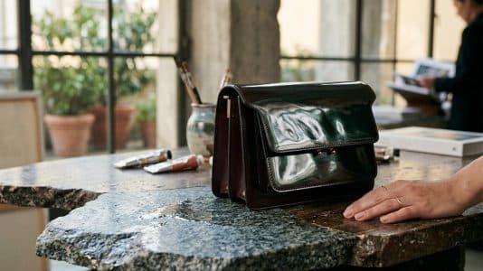ParisSelectBook - Le Trunkette Bag de Marni joue le solide contre le liquide