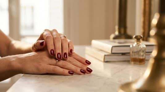 ParisSelectBook - Ce top coat ultra-brillant Mavala empêche le vernis de s'écailler au bout de deux jours selon 91 avis