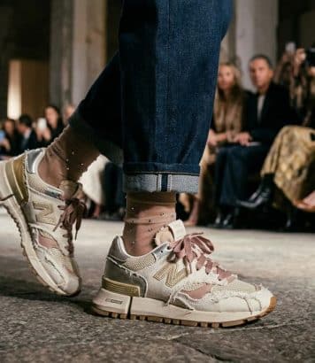 ParisSelectBook - Cinq ans après, Miu Miu réinvente la sneaker New Balance RC150