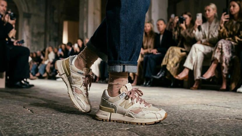 ParisSelectBook - Cinq ans après, Miu Miu réinvente la sneaker New Balance RC150