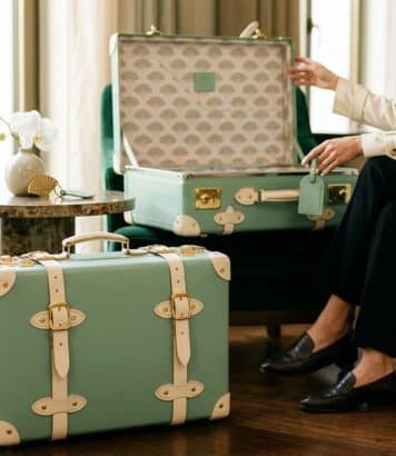 ParisSelectBook - Mandarin Oriental et Globe-Trotter réunis par le vert céladon