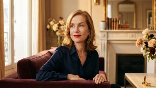 ParisSelectBook - Isabelle Huppert à 73 ans porte ce rouge à lèvres vif dans la campagne Byredo