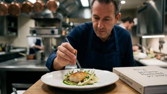 ParisSelectBook - Jérôme Banctel signe quinze recettes dans un livre edité par La Réserve Paris