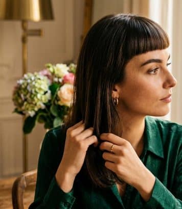 ParisSelectBook - La micro-frange s'impose comme la coupe de cheveux 2027 avec 258% de recherches en plus en un an
