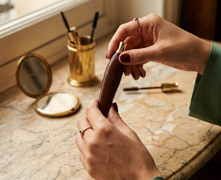 ParisSelectBook - Le mascara 2-en-1 Bourjois à 15,90€ qui change de brosse pour allonger ou volumiser les cils en brun épicé