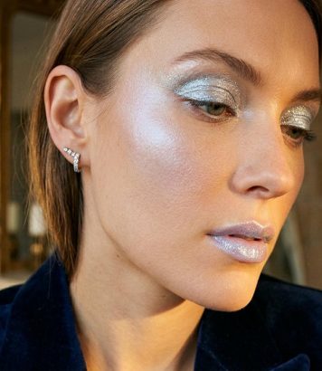 ParisSelectBook - Les recherches pour le Frosty Makeup ont bondi de 286 % cet hiver et voilà pourquoi votre routine beauté va changer